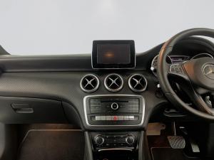 Mercedes-Benz A 200 Urban automatic - Image 15