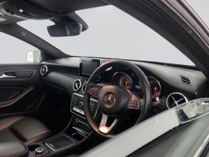 Mercedes-Benz A 200 Urban automatic - Image 16