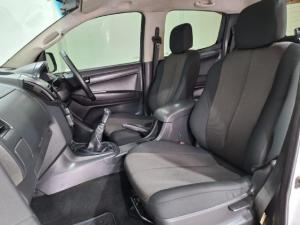 Isuzu KB 250D-Teq double cab LE - Image 13