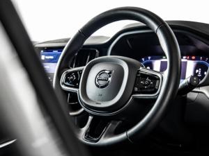 Volvo XC60 B5 AWD Plus Dark - Image 13