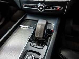 Volvo XC60 B5 AWD Plus Dark - Image 17