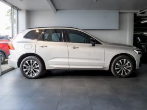 Volvo XC60 B5 AWD Plus Dark - Image 2