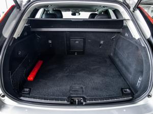 Volvo XC60 B5 AWD Plus Dark - Image 5
