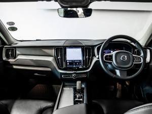 Volvo XC60 B5 AWD Plus Dark - Image 6