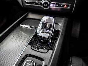 Volvo XC60 B5 AWD Plus Dark - Image 8