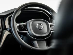 Volvo XC60 B5 AWD Plus Dark - Image 12