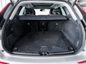 Volvo XC60 B5 AWD Plus Dark - Image 5