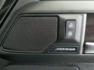 Land Rover Defender 110 D350 X-Dynamic HSE - Image 21