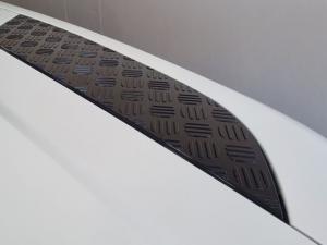 Land Rover Defender 110 D350 X-Dynamic HSE - Image 20