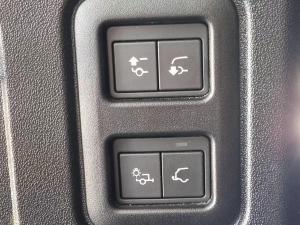 Land Rover Defender 110 D350 X-Dynamic HSE - Image 11
