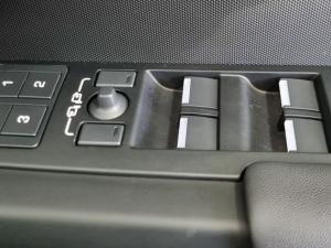 Land Rover Defender 110 D350 X-Dynamic HSE - Image 19