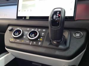 Land Rover Defender 110 D350 X-Dynamic HSE - Image 22