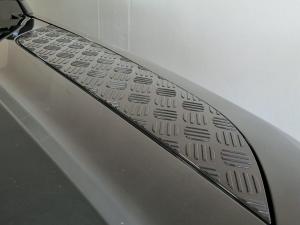 Land Rover Defender 110 D350 X-Dynamic HSE - Image 26