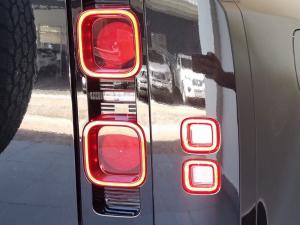 Land Rover Defender 110 D350 X-Dynamic HSE - Image 6
