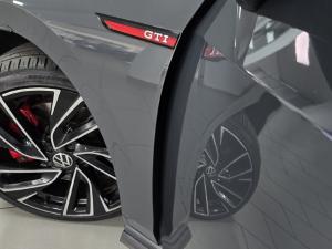 Volkswagen Golf GTI - Image 10