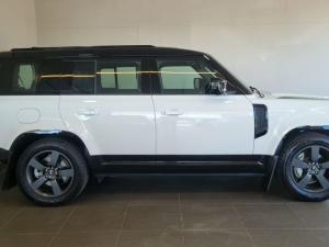 Land Rover Defender 110 D350 X-Dynamic HSE - Image 29