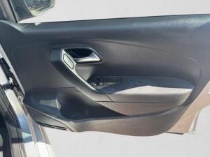 Volkswagen Polo Vivo hatch 1.6 Style - Image 10