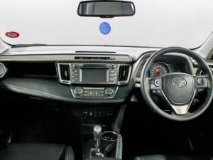 Toyota RAV4 2.2D-4D AWD VX - Image 6
