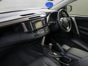 Toyota RAV4 2.2D-4D AWD VX - Image 7
