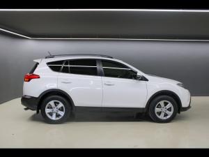 Toyota RAV4 2.2D-4D AWD VX - Image 3