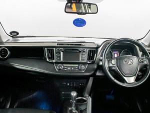 Toyota RAV4 2.2D-4D AWD VX - Image 6