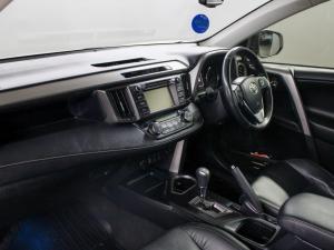 Toyota RAV4 2.2D-4D AWD VX - Image 7