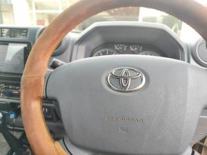 Toyota Land Cruiser 79 4.5D-4D V8 double cab LX - Image 9