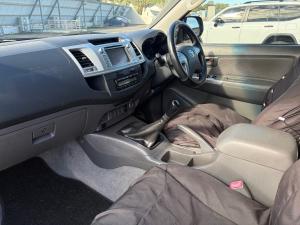 Toyota Hilux 3.0D-4D double cab Raider Dakar edition - Image 7