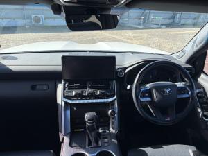 Toyota Land Cruiser 300 3.3D GR-Sport - Image 6