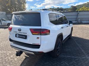 Toyota Land Cruiser 300 3.3D GR-Sport - Image 2