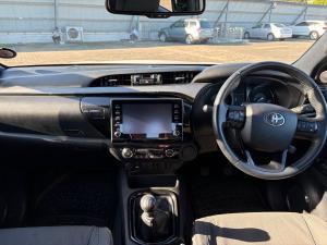 Toyota Hilux 2.8GD-6 double cab Legend manual - Image 6