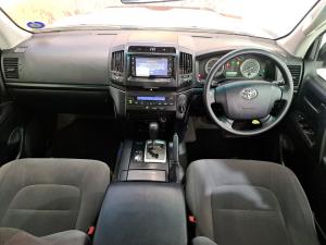 Toyota Land Cruiser 200 4.5D-4D V8 GX-R - Image 6