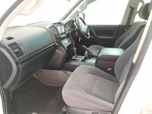 Toyota Land Cruiser 200 4.5D-4D V8 GX-R - Image 7