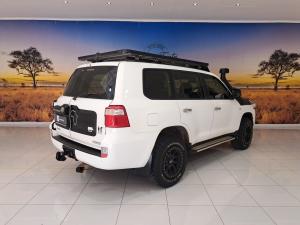 Toyota Land Cruiser 200 4.5D-4D V8 GX-R - Image 2