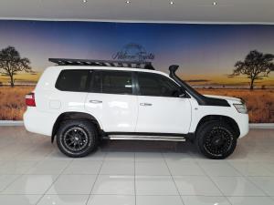 Toyota Land Cruiser 200 4.5D-4D V8 GX-R - Image 3