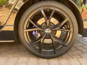 Volkswagen Golf R - Image 11
