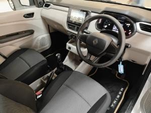 Renault Triber 1.0 Evolution - Image 11