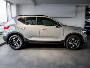 Volvo XC40 B4 Plus Dark - Image 2