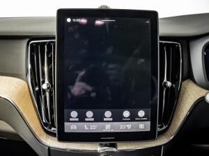 Volvo XC60 B5 AWD Plus Dark - Image 13