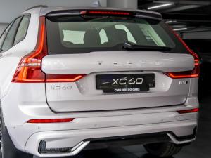 Volvo XC60 B5 AWD Plus Dark - Image 17