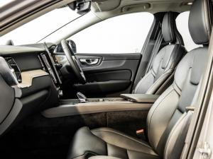 Volvo XC60 B5 AWD Plus Dark - Image 6