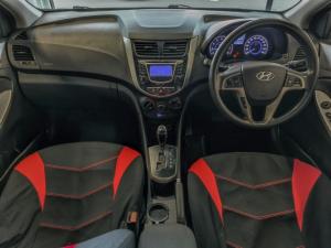 Hyundai Accent hatch 1.6 Fluid auto - Image 5