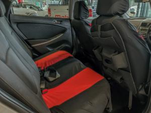 Hyundai Accent hatch 1.6 Fluid auto - Image 7