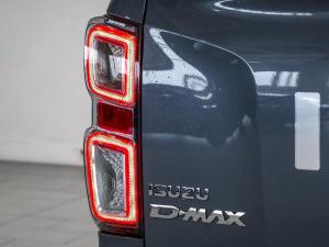Isuzu D-Max 3.0TD double cab V-Cross 4x4 - Image 10