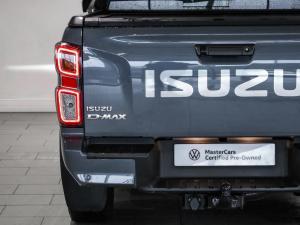 Isuzu D-Max 3.0TD double cab V-Cross 4x4 - Image 9