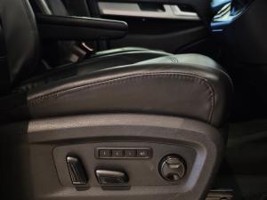 Volkswagen Caravelle 2.0BiTDI Highline - Image 14