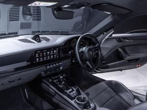 Porsche 911 Carrera 4 GTS coupe - Image 13