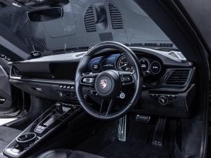 Porsche 911 Carrera 4 GTS coupe - Image 15