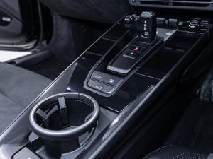 Porsche 911 Carrera 4 GTS coupe - Image 20