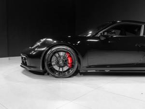 Porsche 911 Carrera 4 GTS coupe - Image 3